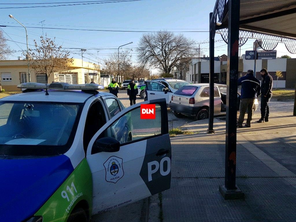 BRANDSEN: Fuerte choque entre dos vehículos en pleno centro 3
