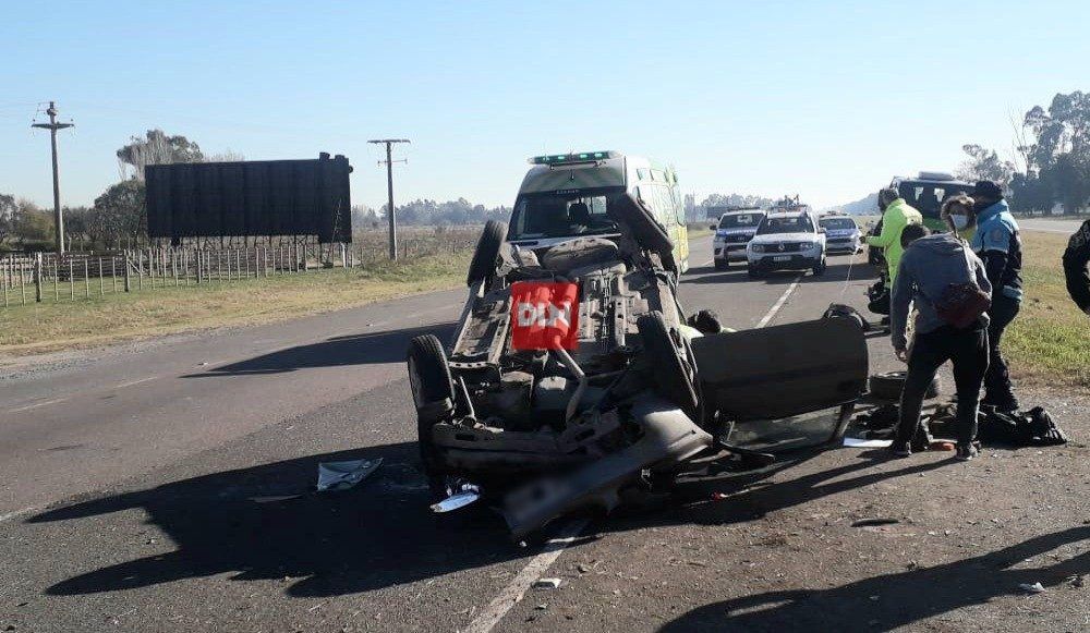 Impactante vuelco en la ruta 2 a la altura de Brandsen: tres policías ...