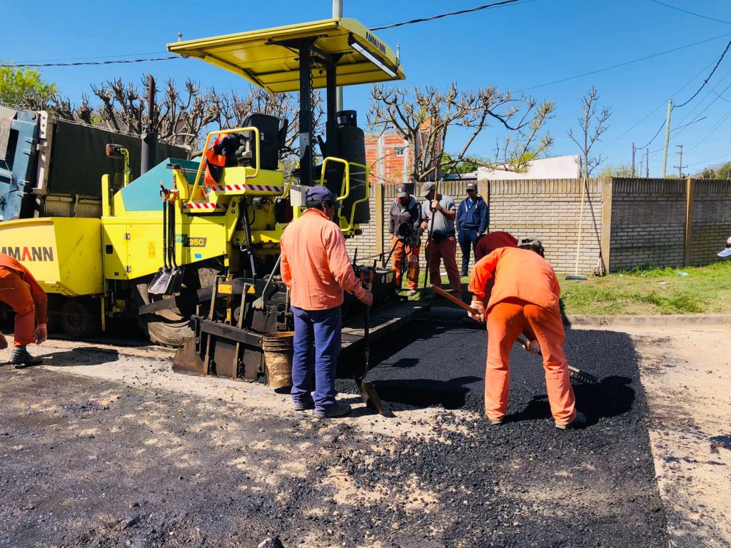 Magdalena: avanzan las obras de asfalto y siguen las mejoras en los barrios 4