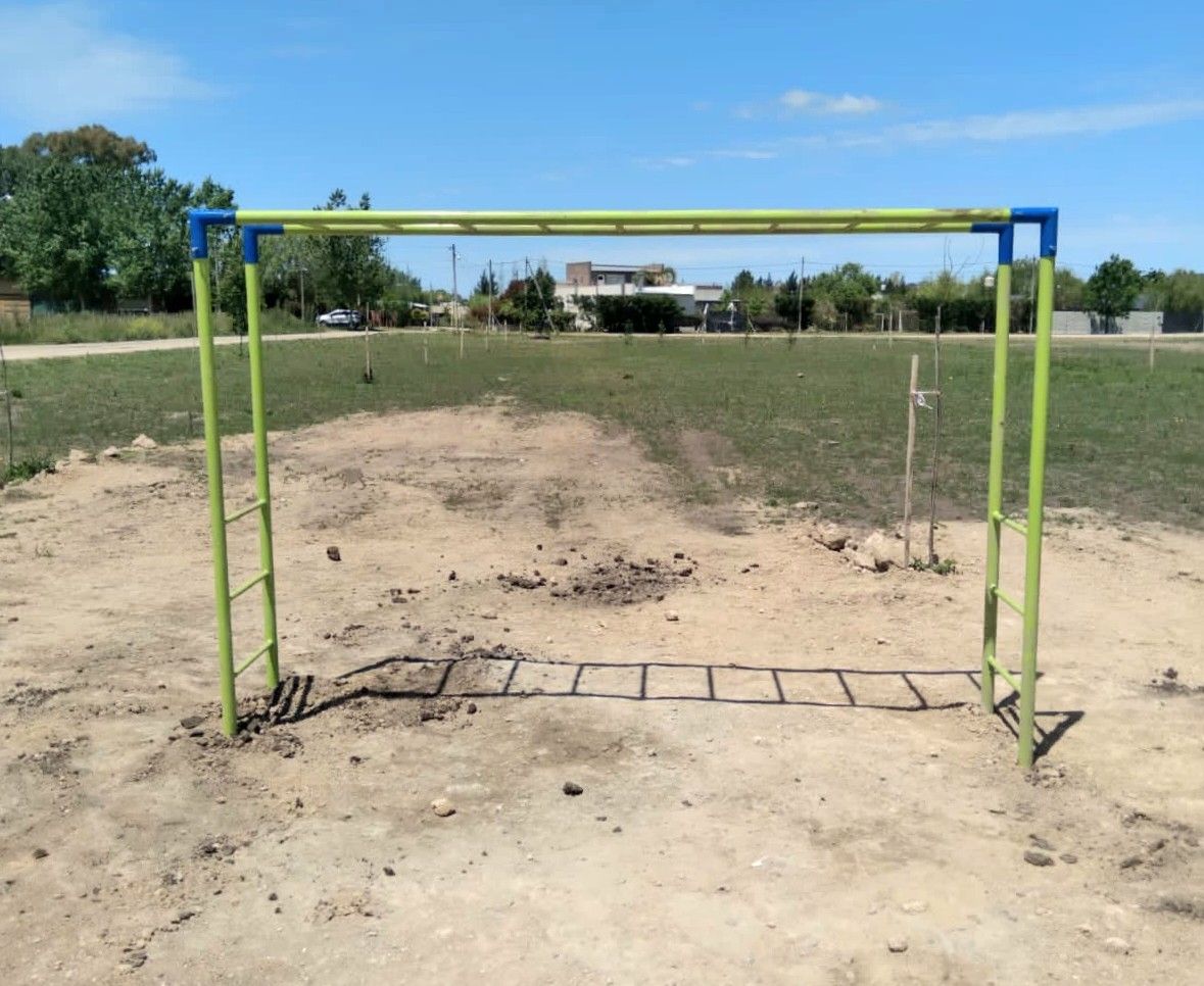 Se instalaron juegos en la Plaza Los Inventores de Brandsen 7