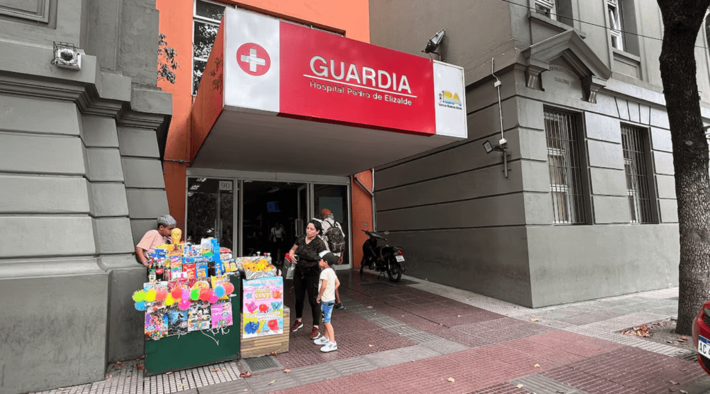 Una empleada del Hospital de Niños fue apuñalada tras advertirle a una mujer que no se podía fumar 3