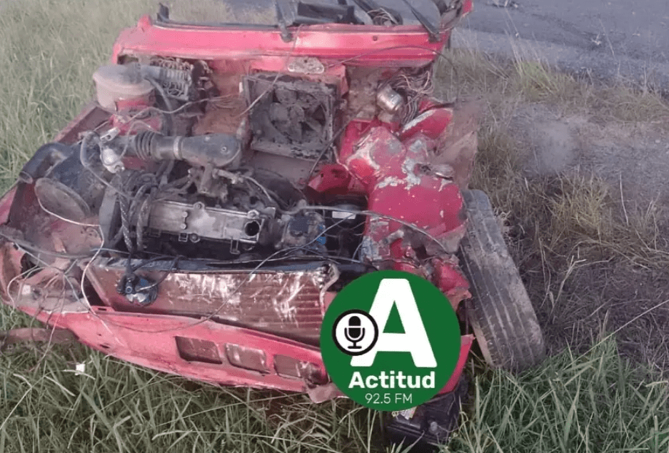 Impresionante accidente en Ruta 3: un Fiat 147 quedó partido al medio tras un tremendo vuelco en Monte 4
