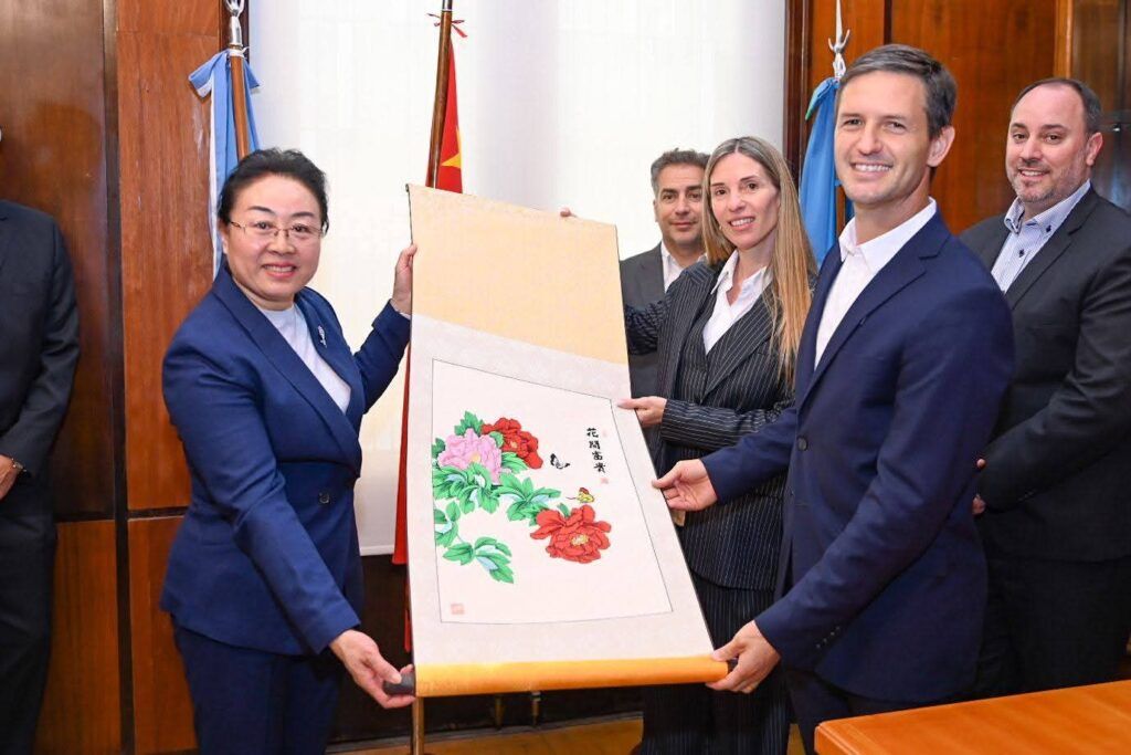 Mantegazza profundiza la agenda internacional de San Vicente y suma un nuevo acuerdo con China 4